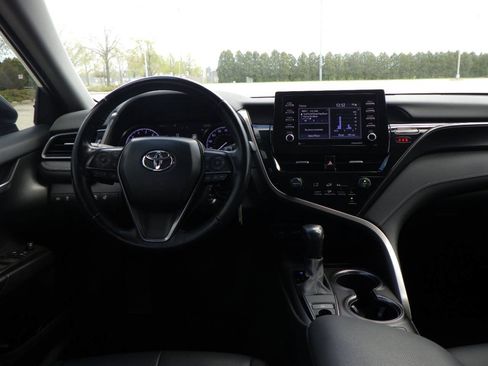 Used 2021 Toyota Camry SE w/ Cold Weather Package AWD/4WD image 19