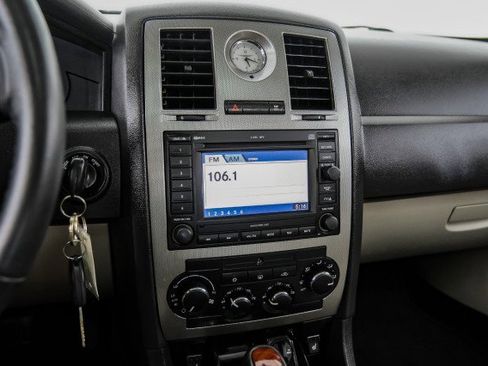 Used 2006 Chrysler 300 Touring image 24