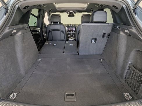 Used 2025 Porsche Macan w/ Premium Package Plus image 24