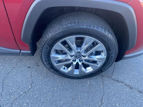 Used 2023 Toyota RAV4 XLE Premium image 9