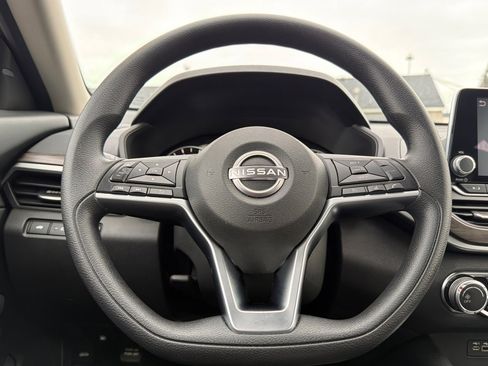 Used 2024 Nissan Altima 2.5 SV FWD image 19