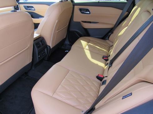 Certified 2023 Nissan Rogue Platinum w/ Platinum Premium Package FWD image 17