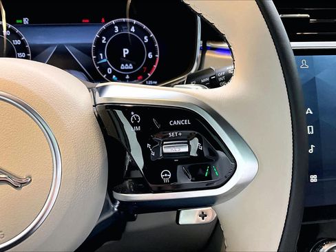 Used 2025 Jaguar F-PACE R-Dynamic S image 24