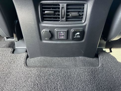 Used 2024 Nissan Titan SV w/ SV Convenience Package image 10