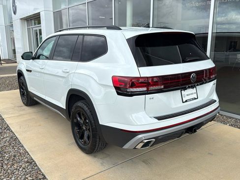 New 2025 Volkswagen Atlas Peak Edition SE image 6
