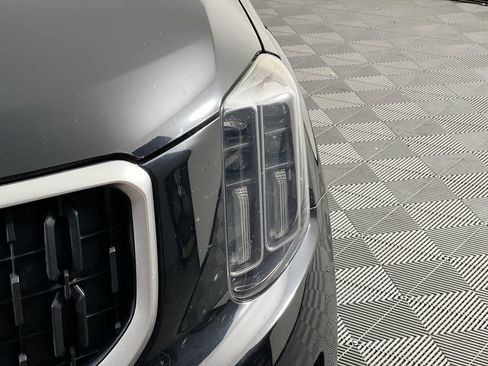 Used 2024 Kia Telluride EX w/ EX Captain's Chair Package FWD image 9