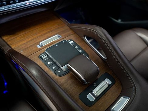 Used 2022 Mercedes-Benz GLS 450 4MATIC image 43