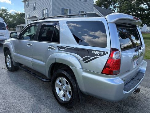 Used 2008 Toyota 4Runner SR5 AWD/4WD image 4