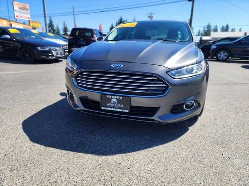 Used 2016 Ford Fusion SE w/ Equipment Group 202A FWD image 2