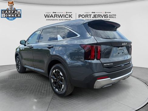 Used 2024 Kia Sorento S w/ Panoramic Sunroof Package AWD/4WD image 3