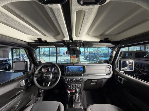 Used 2025 Jeep Wrangler Unlimited Rubicon image 20