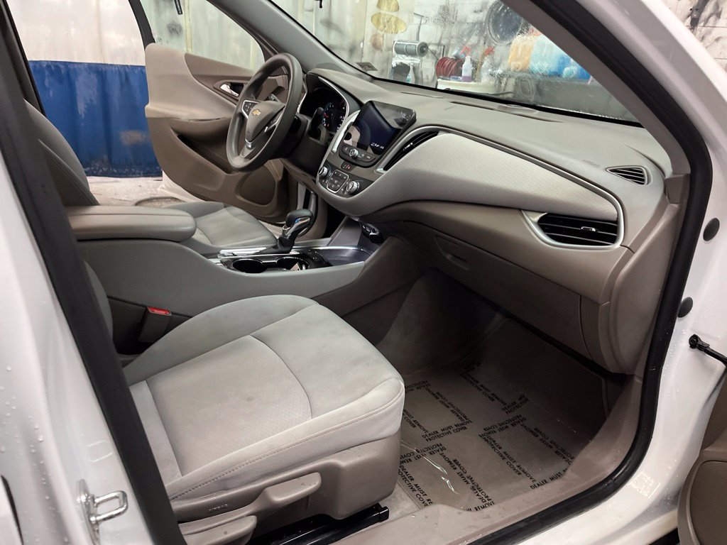 Used 2025 Chevrolet Malibu LT FWD image 33