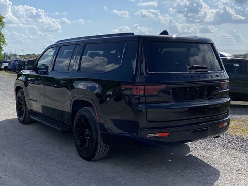 Used 2024 Jeep Wagoneer L Series II image 7