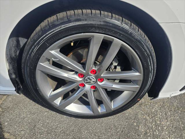 Used 2018 Volkswagen Passat 2.0T R-Line w/ R-Line Lighting Package FWD image 9