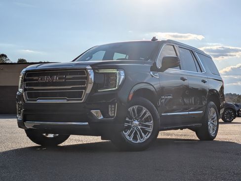 Used 2023 GMC Yukon SLT w/ SLT Luxury Package image 4