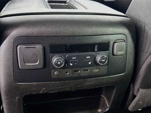 Used 2018 Chevrolet Tahoe Premier AWD/4WD image 28
