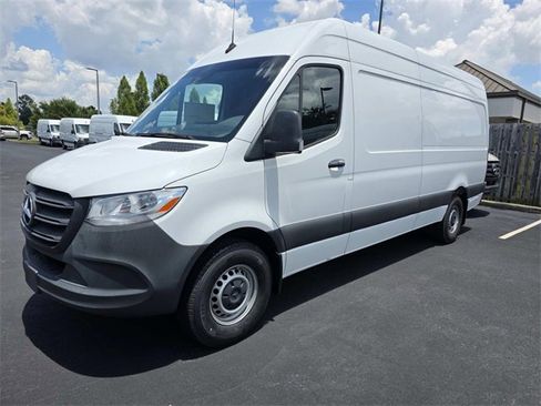 Used 2024 Mercedes-Benz Sprinter 2500 image 2