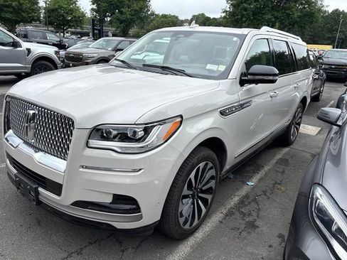 Certified 2024 Lincoln Navigator L Reserve AWD/4WD image 3