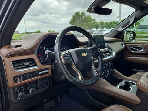Used 2021 Chevrolet Tahoe High Country w/ Premium Package AWD/4WD image 2