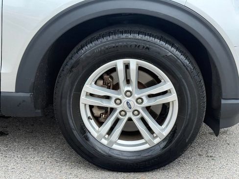Used 2023 Ford Explorer XLT w/ Equipment Group 202A AWD/4WD image 13