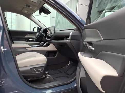 Certified 2024 Toyota Grand Highlander AWD image 13