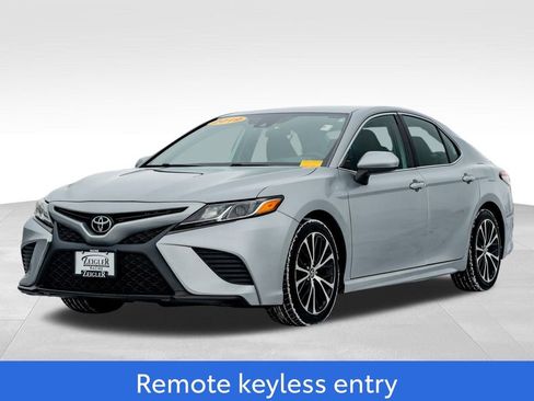 Used 2019 Toyota Camry SE image 3