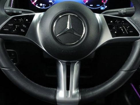 Used 2024 Mercedes-Benz GLB 250 4MATIC image 11