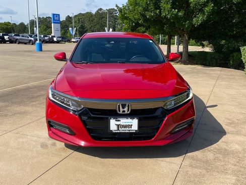 Used 2019 Honda Accord Sport image 2