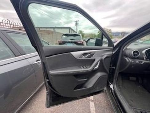 Used 2025 Chevrolet Blazer LT image 9