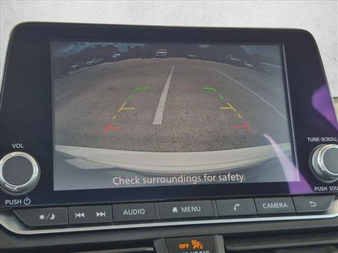 Used 2025 Nissan Altima 2.5 SV FWD image 13