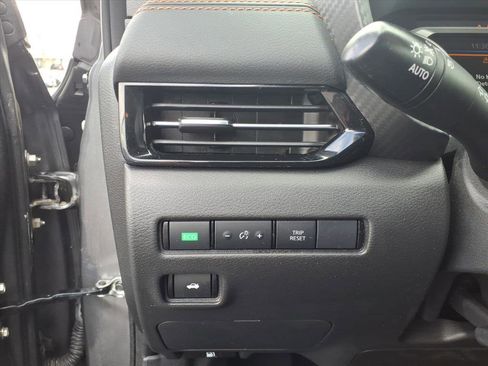 Used 2023 Nissan Sentra SR FWD image 17