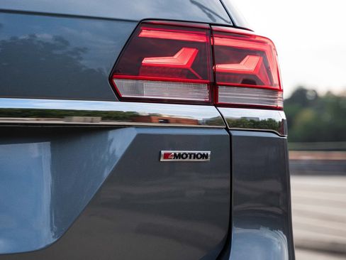 Certified 2022 Volkswagen Atlas SEL Premium AWD/4WD image 5