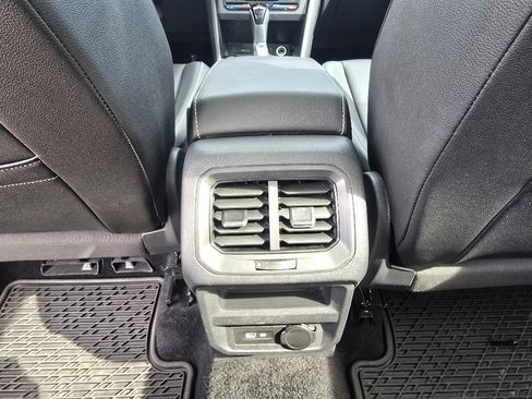 Used 2023 Volkswagen Tiguan SE w/ Panoramic Sunroof Package FWD image 30