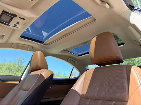 Used 2018 Lexus ES 350 w/ Luxury Package w/Wood Trim FWD image 22
