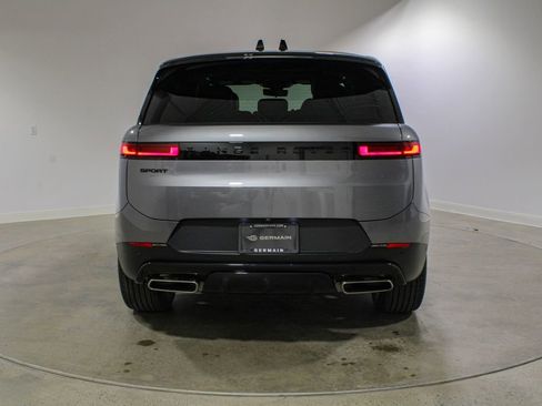 Used 2025 Land Rover Range Rover Sport SE AWD/4WD image 4