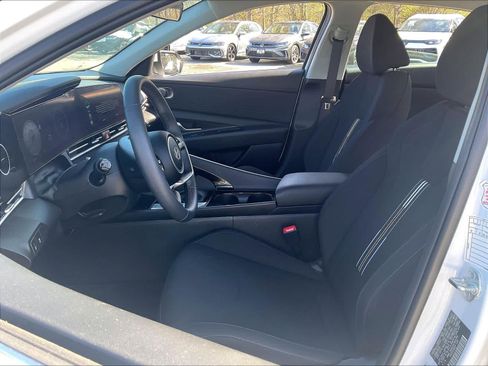 Used 2025 Hyundai Elantra SEL FWD image 10