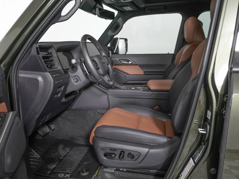 Used 2025 Lexus GX 550 550 Luxury+ image 17