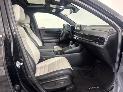 Used 2025 Honda CR-V Sport Touring image 4