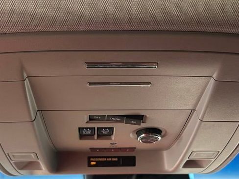 Used 2018 Chevrolet Tahoe Premier AWD/4WD image 31