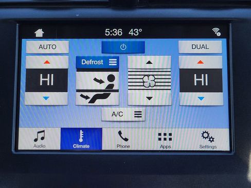 Used 2017 Ford Fusion SE w/ Equipment Group 201A image 31