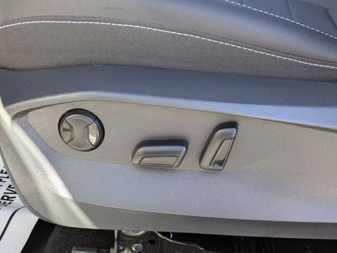 Used 2024 Volkswagen Taos SE image 6