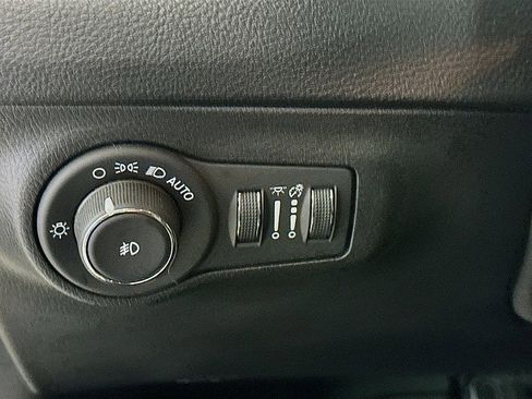 Used 2019 Jeep Compass Trailhawk AWD/4WD image 10