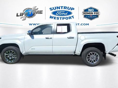 Used 2025 Toyota Tacoma Limited AWD/4WD image 46