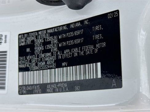 Used 2025 Toyota Sienna LE w/ LE Plus Package image 32