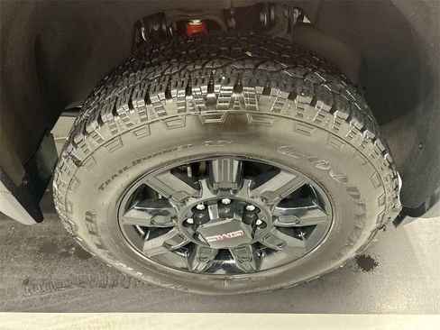 Used 2024 GMC Sierra 2500 AT4 w/ AT4 Premium Plus Package image 8