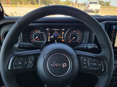 New 2025 Jeep Gladiator Mojave image 17