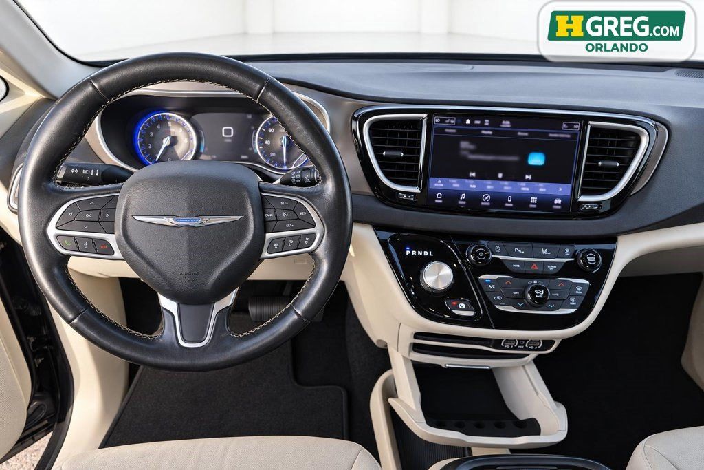 Used 2021 Chrysler Pacifica Touring-L FWD image 14