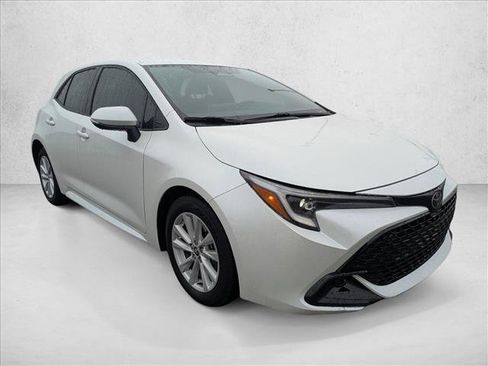 Used 2025 Toyota Corolla SE FWD image 3