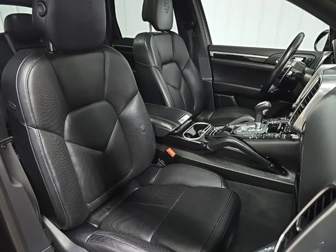 Used 2017 Porsche Cayenne Platinum Edition AWD/4WD image 15
