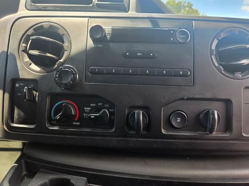 Used 2014 Ford E-150 and Econoline 150 RWD image 9